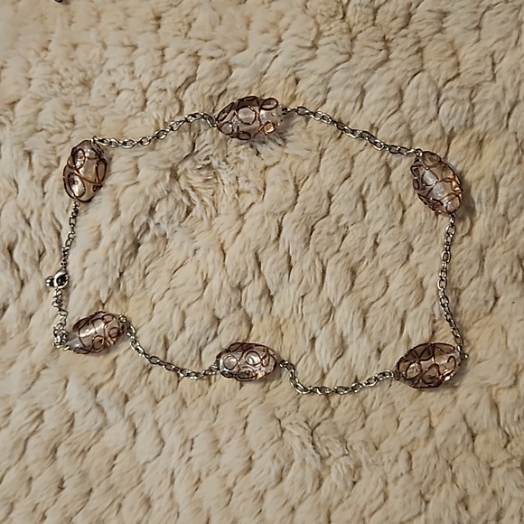 #0153 Glass? Bead necklace with purple/burgundy swirls - Picture 3 of 4